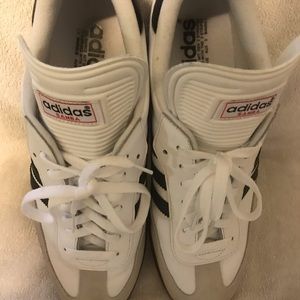 Adidads ( like new )